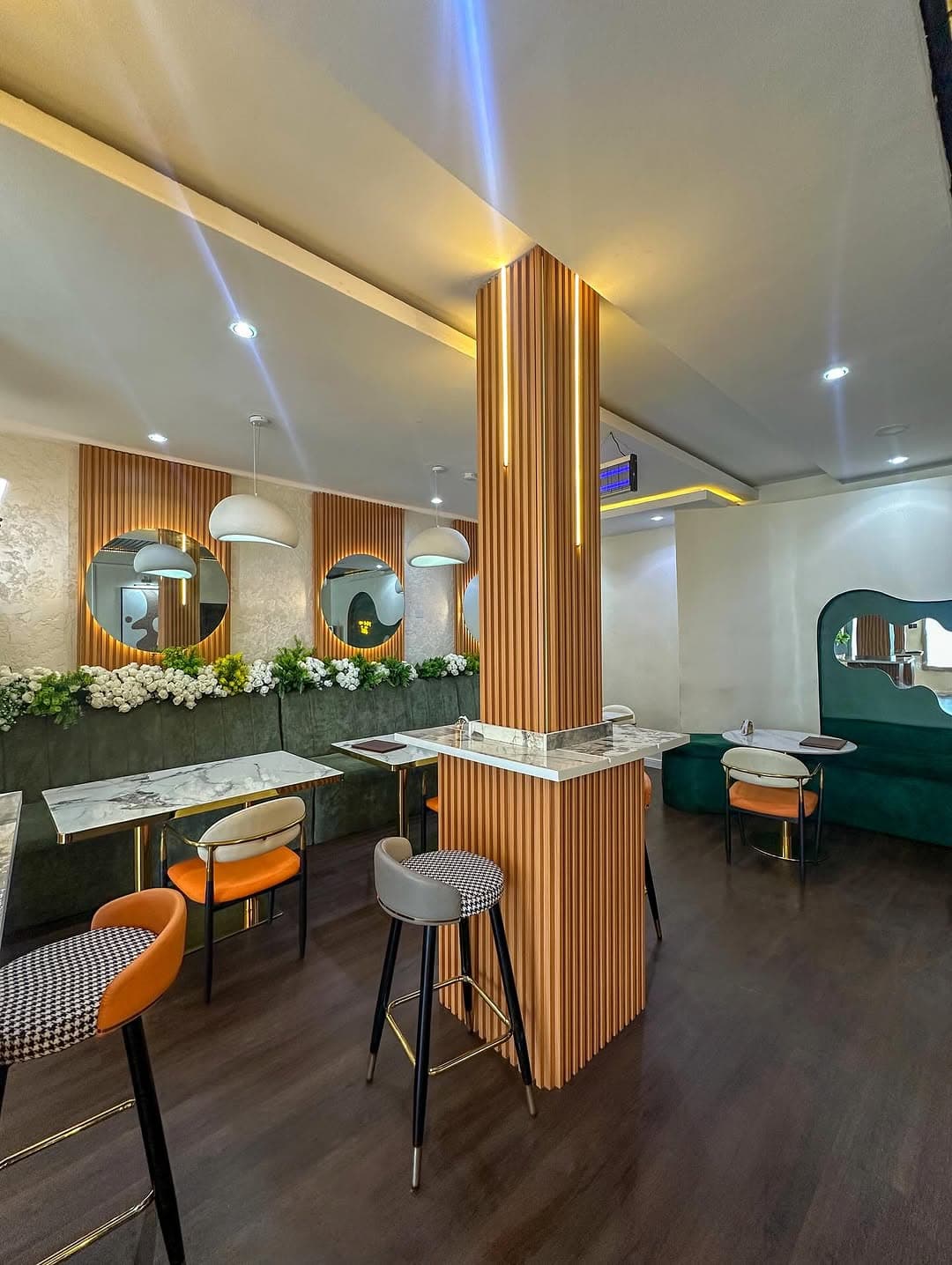 Supreme Restaurant seating