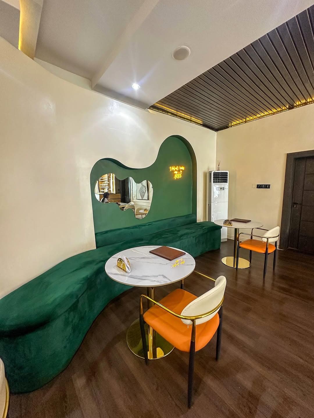 Supreme Restaurant dining