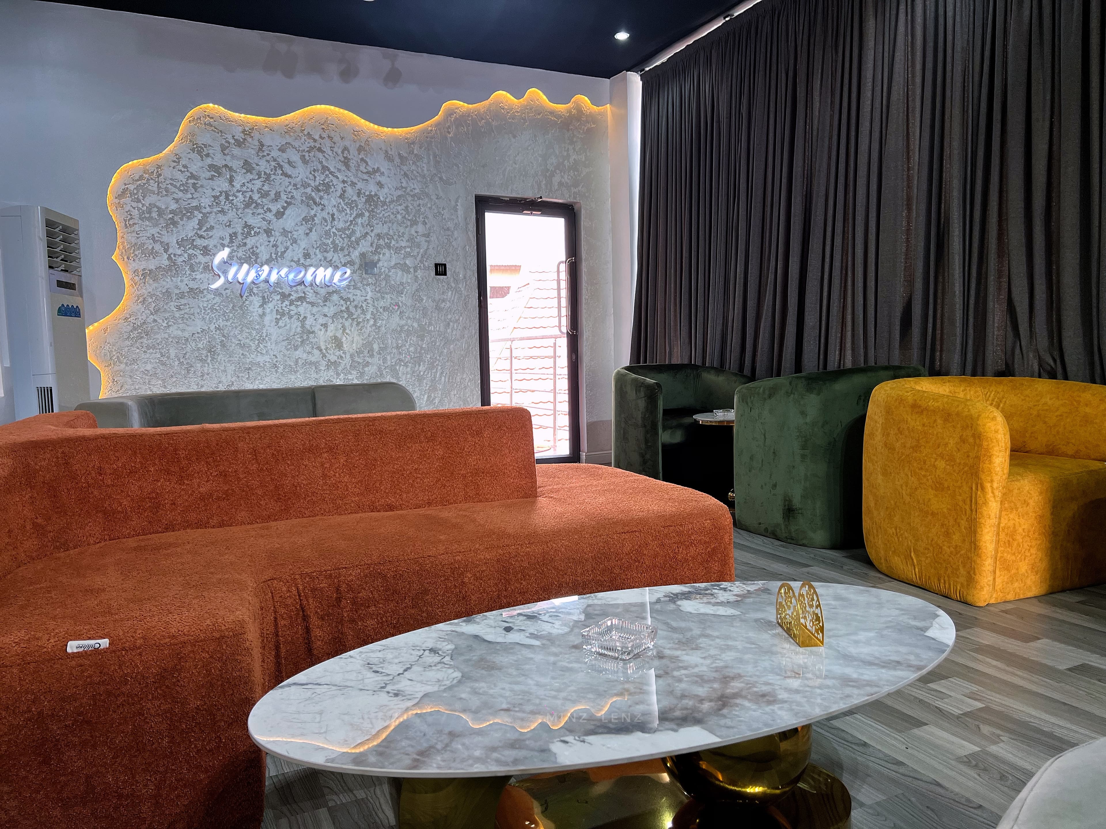 Supreme Lounge
